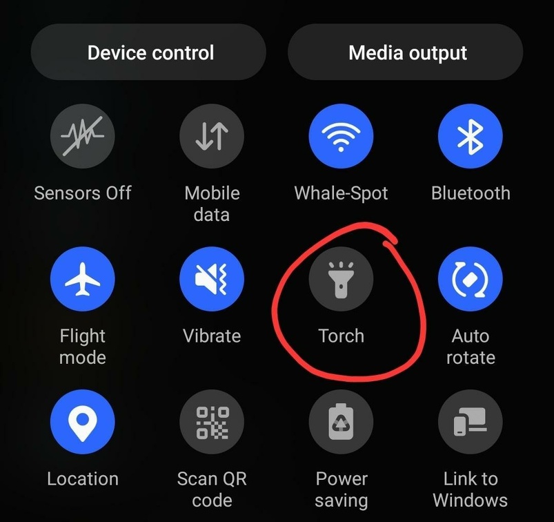 Enable or Disable flashlight on Android smartphone