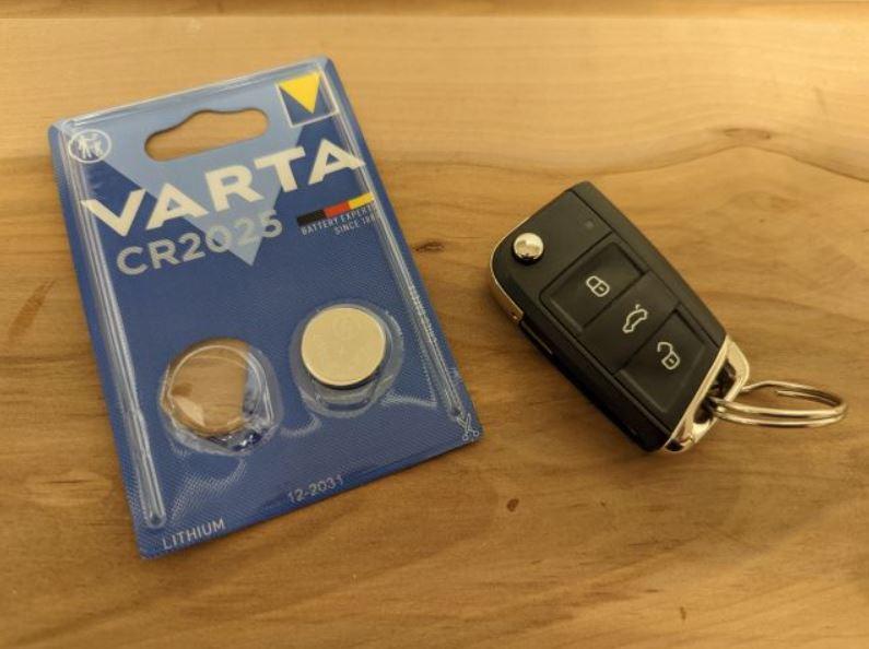 How to change battery of VW Golf Key - Step 1
